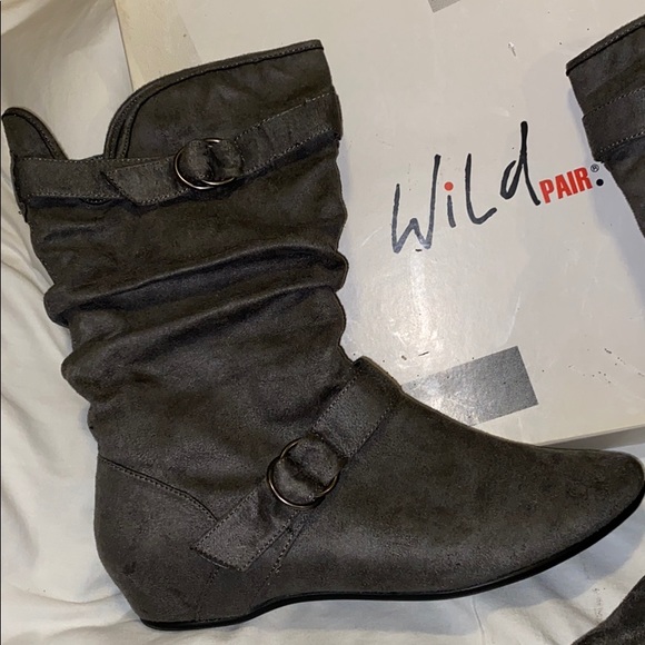 Wild Pair “Desi” Gray Suede Boots - Size 10 - Picture 2 of 5